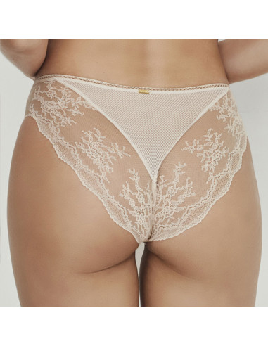 Montse Pedrosa | Braga Bikini Manuela 31307 de Selmark color Maquillaje