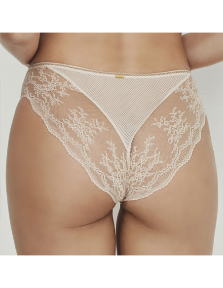 Montse Pedrosa | Braga Bikini Manuela 31307 de Selmark color Maquillaje