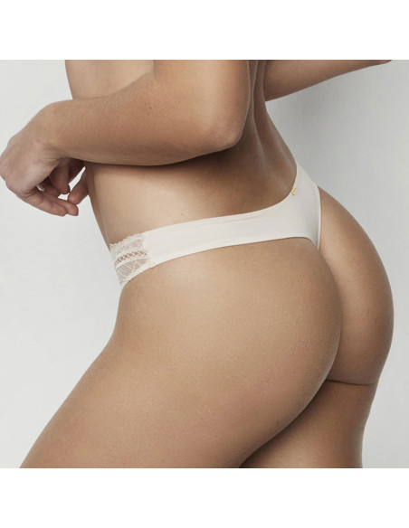 Montse Pedrosa | Tanga Agatha 31201 de Selmark color Maquillaje