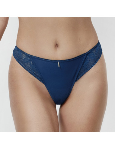 Montse Pedrosa | Tanga Malitzia 61201 de Selmark color Azul