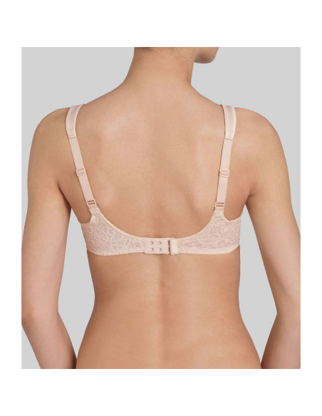 Montse Pedrosa | Sujetador Confort Minimizer W de Triumph color Piel